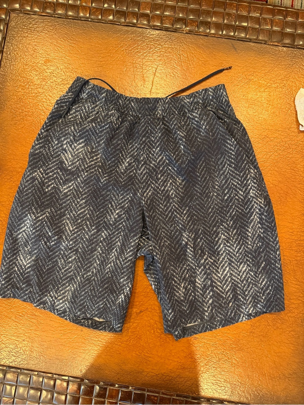 Lululemon - men’s athletic shorts size small